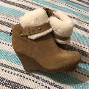 UGG Antonia Chestnut Size: 6